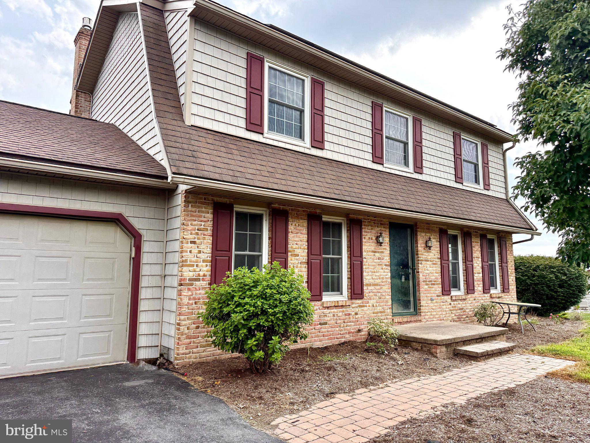 946 SKYVIEW DRIVE
