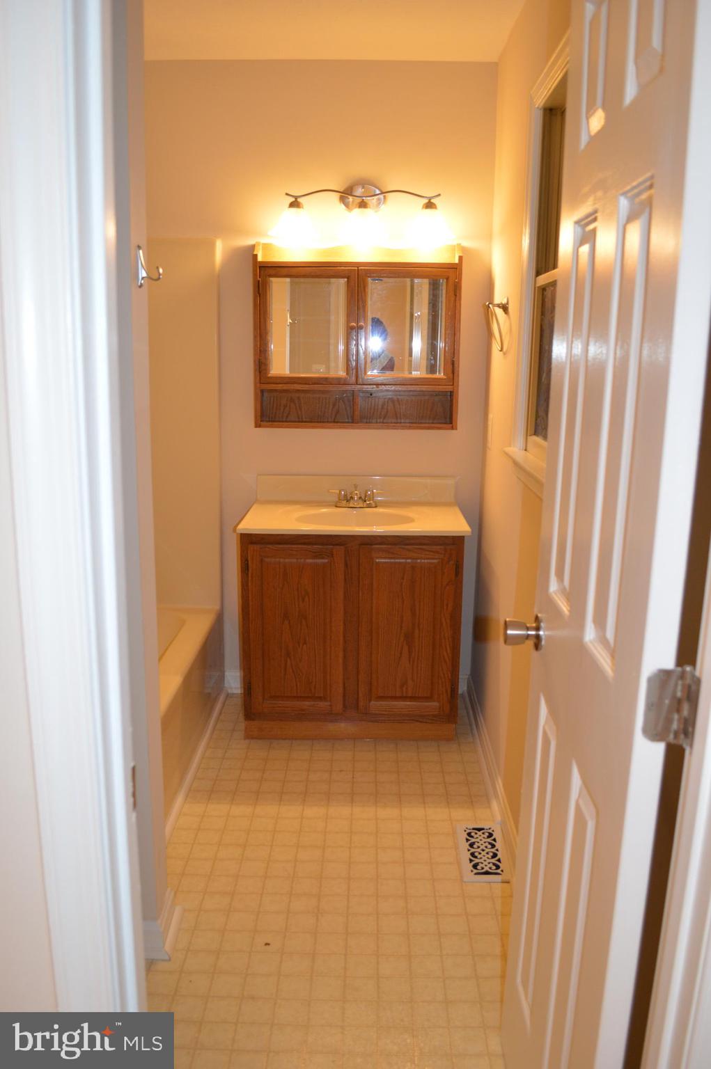 DRUM POINT - Residential Lease