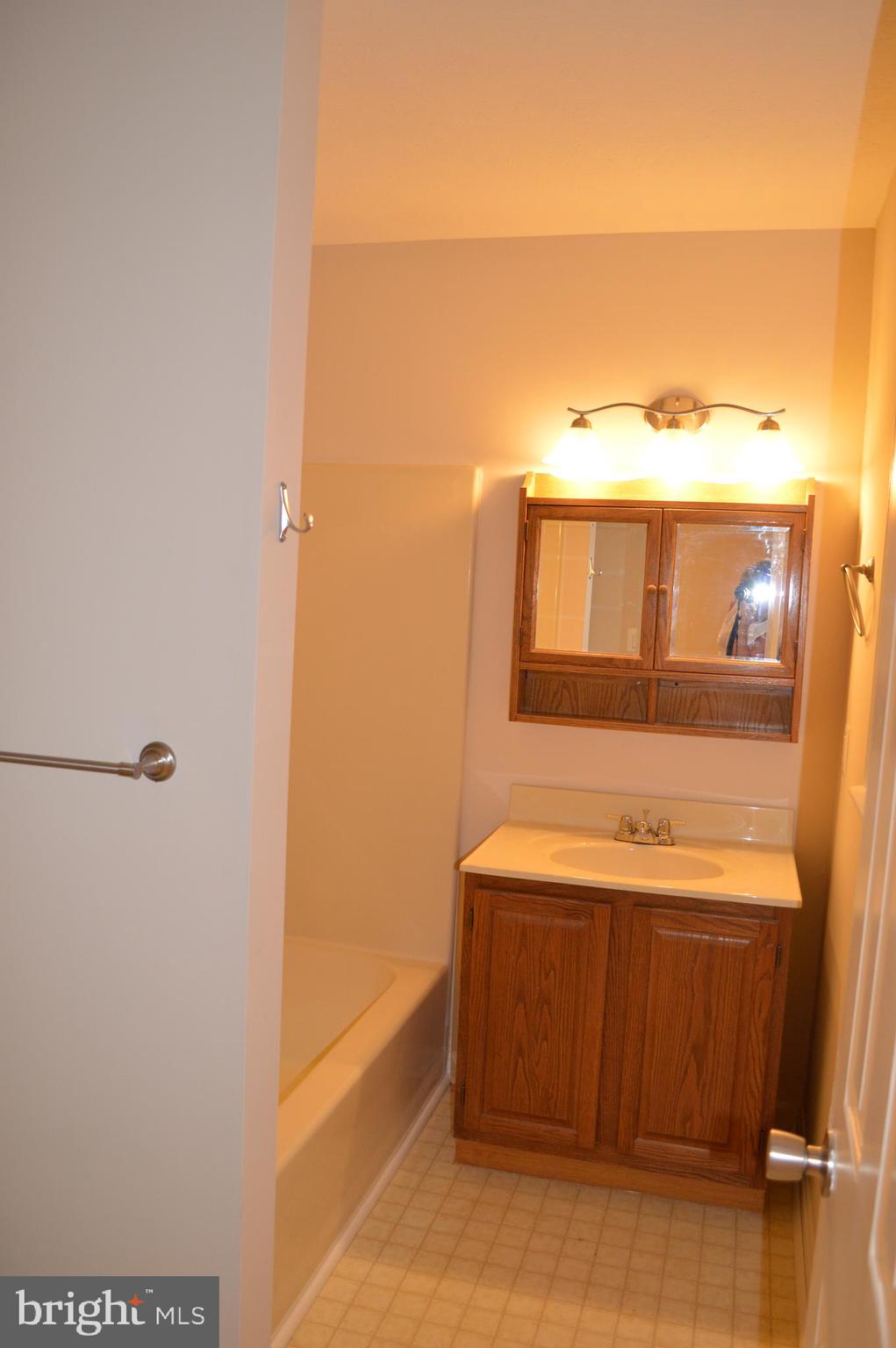 DRUM POINT - Residential Lease