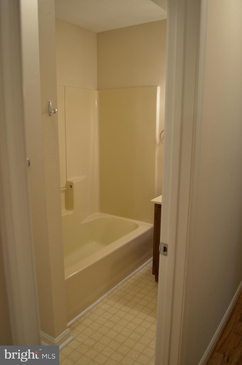 DRUM POINT - Residential Lease