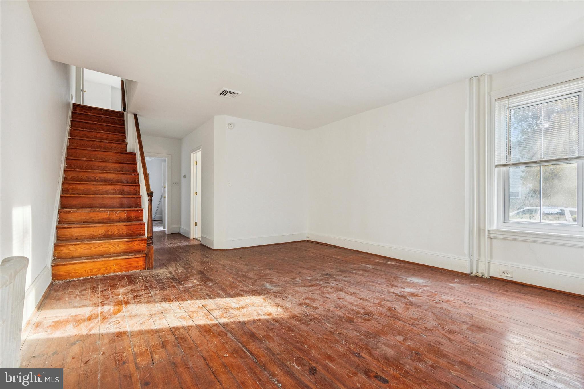 143 W MONTGOMERY AVENUE