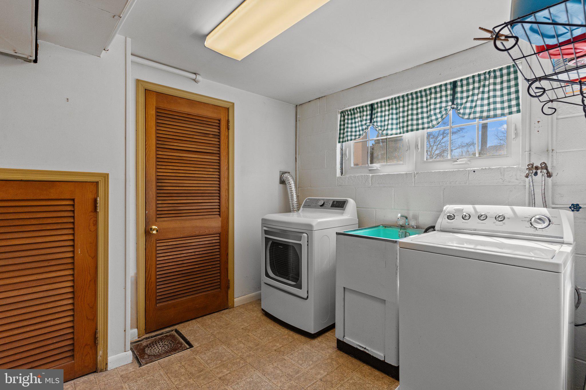 HILLCREST FARMS - Residential