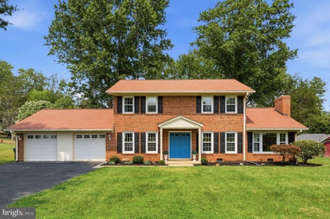 Photo of 6416 Nordix Drive, WARRENTON, VA 20187 (MLS # VAFQ2022932)