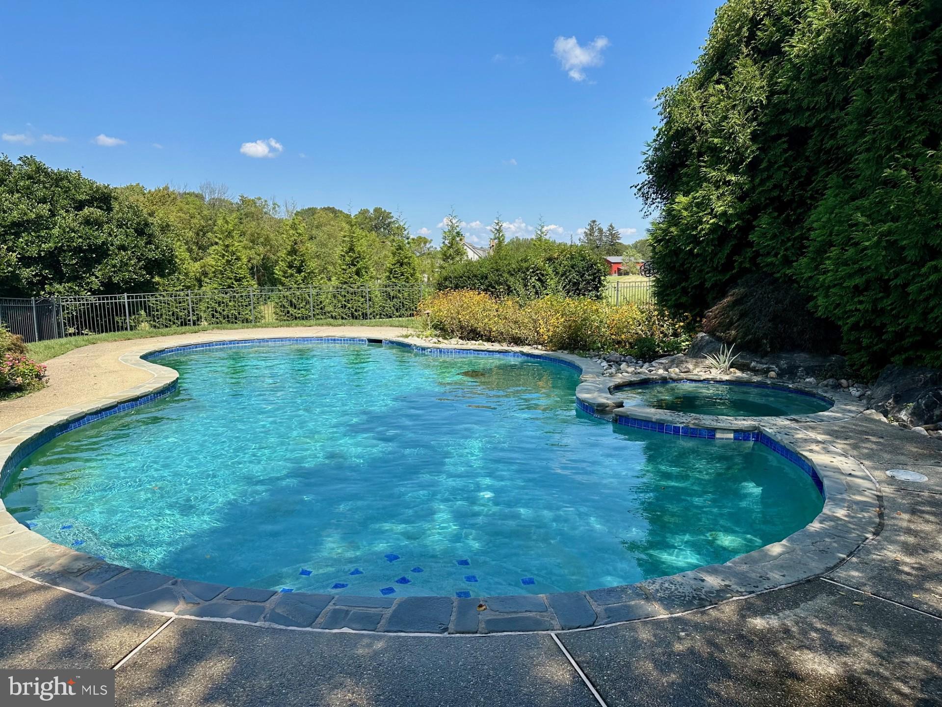 LAUREL CROSSING - Residential