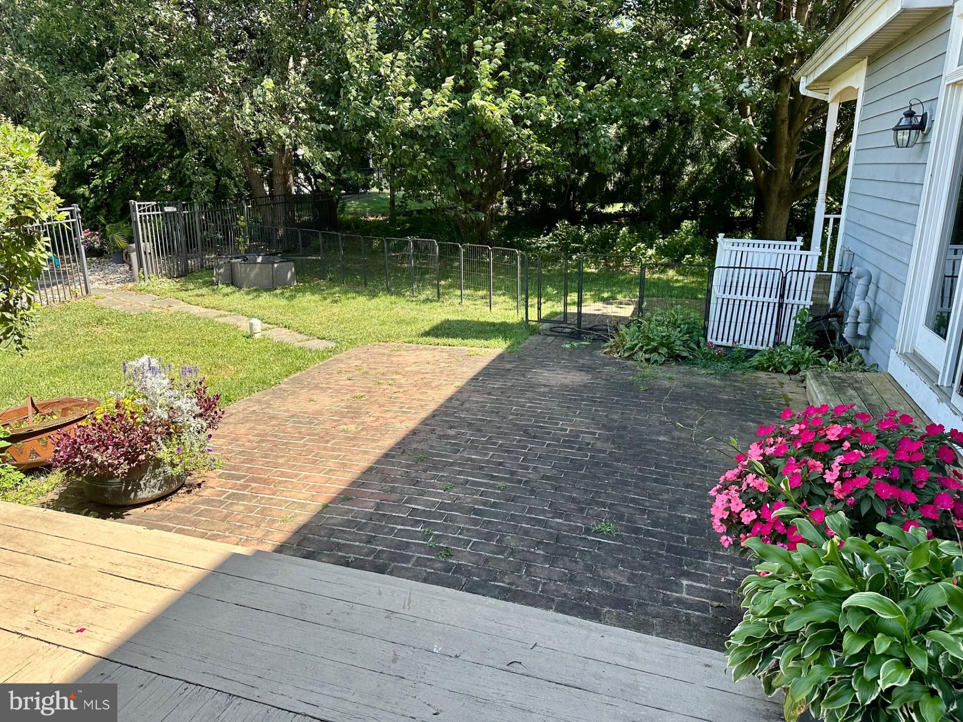 LAUREL CROSSING - Residential