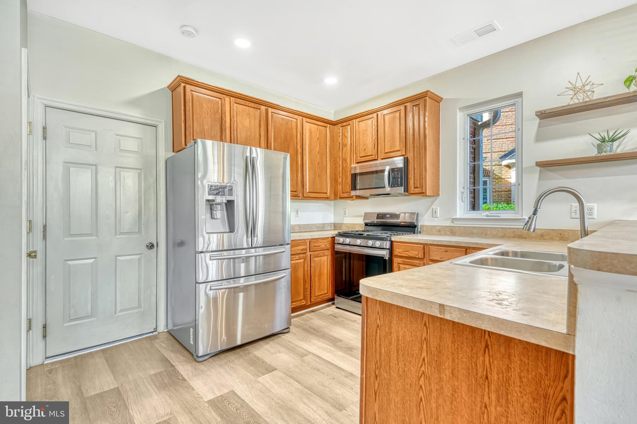 THE TOWNES CONDOMINIUM - Residential