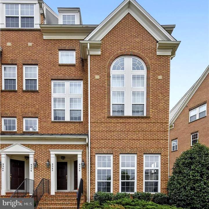 THE TOWNES CONDOMINIUM - Residential