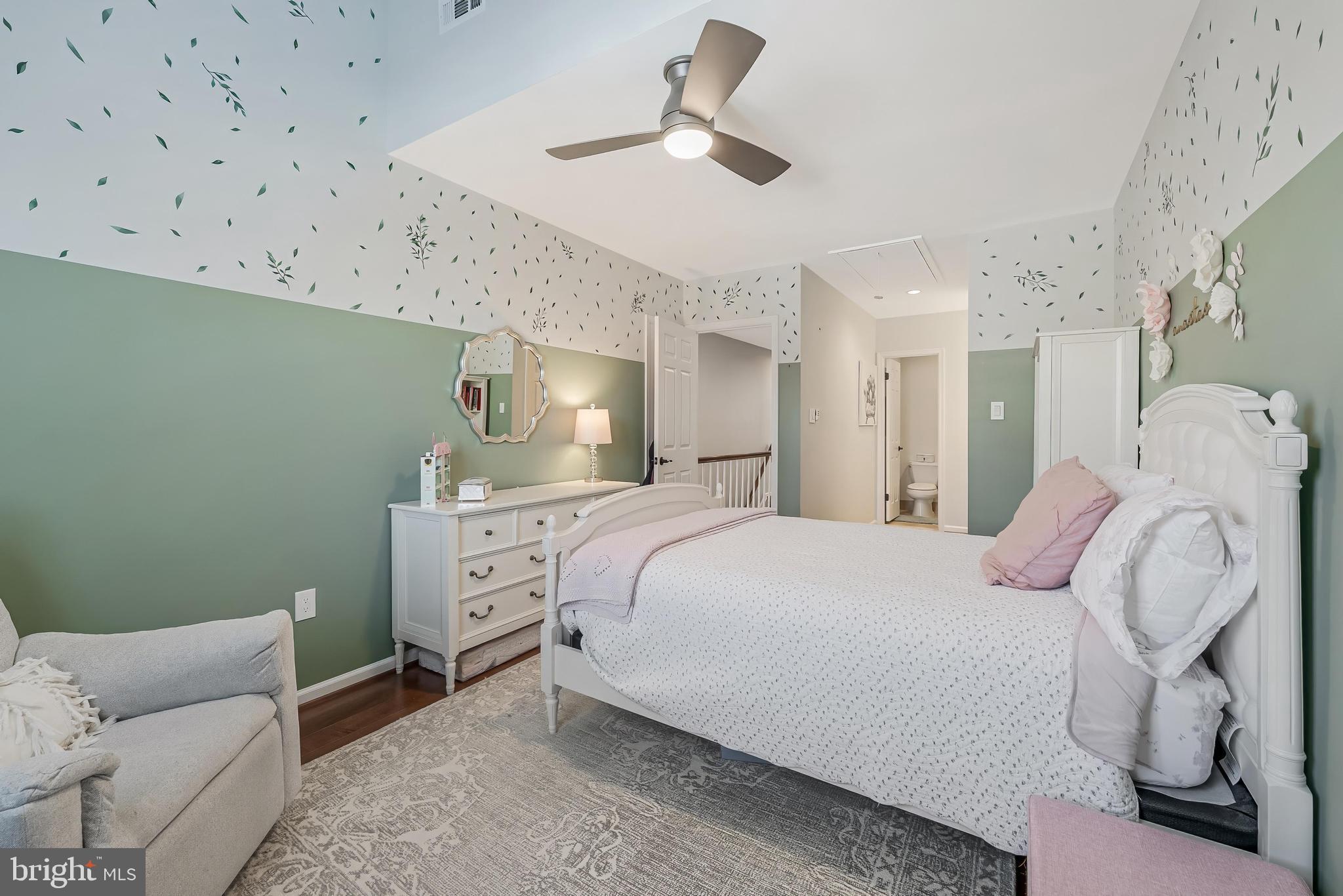 HAMPTONS OF MCLEAN - Residential