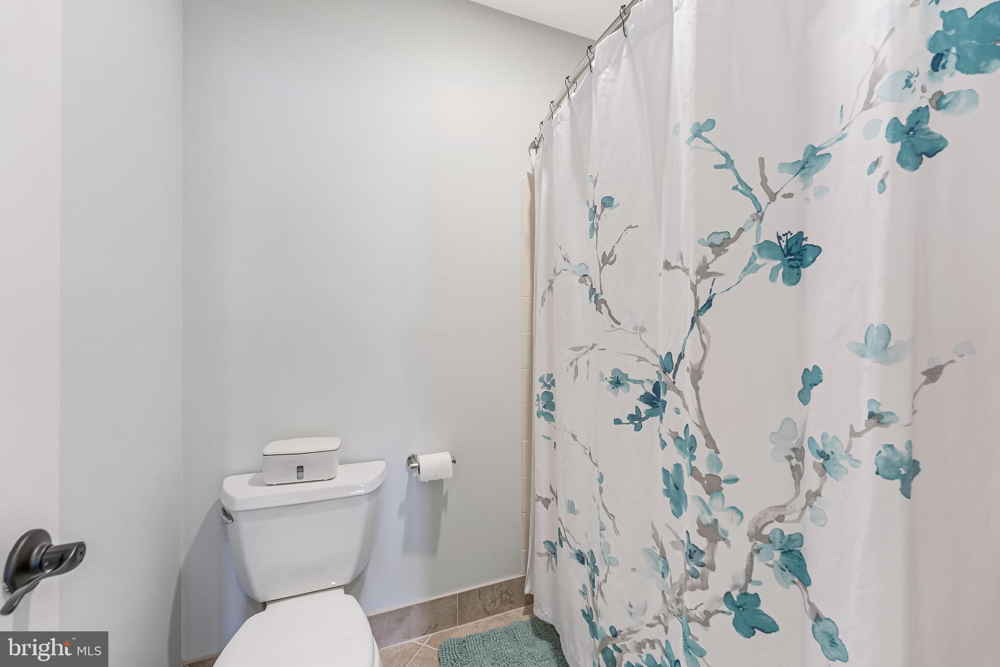 HAMPTONS OF MCLEAN - Residential