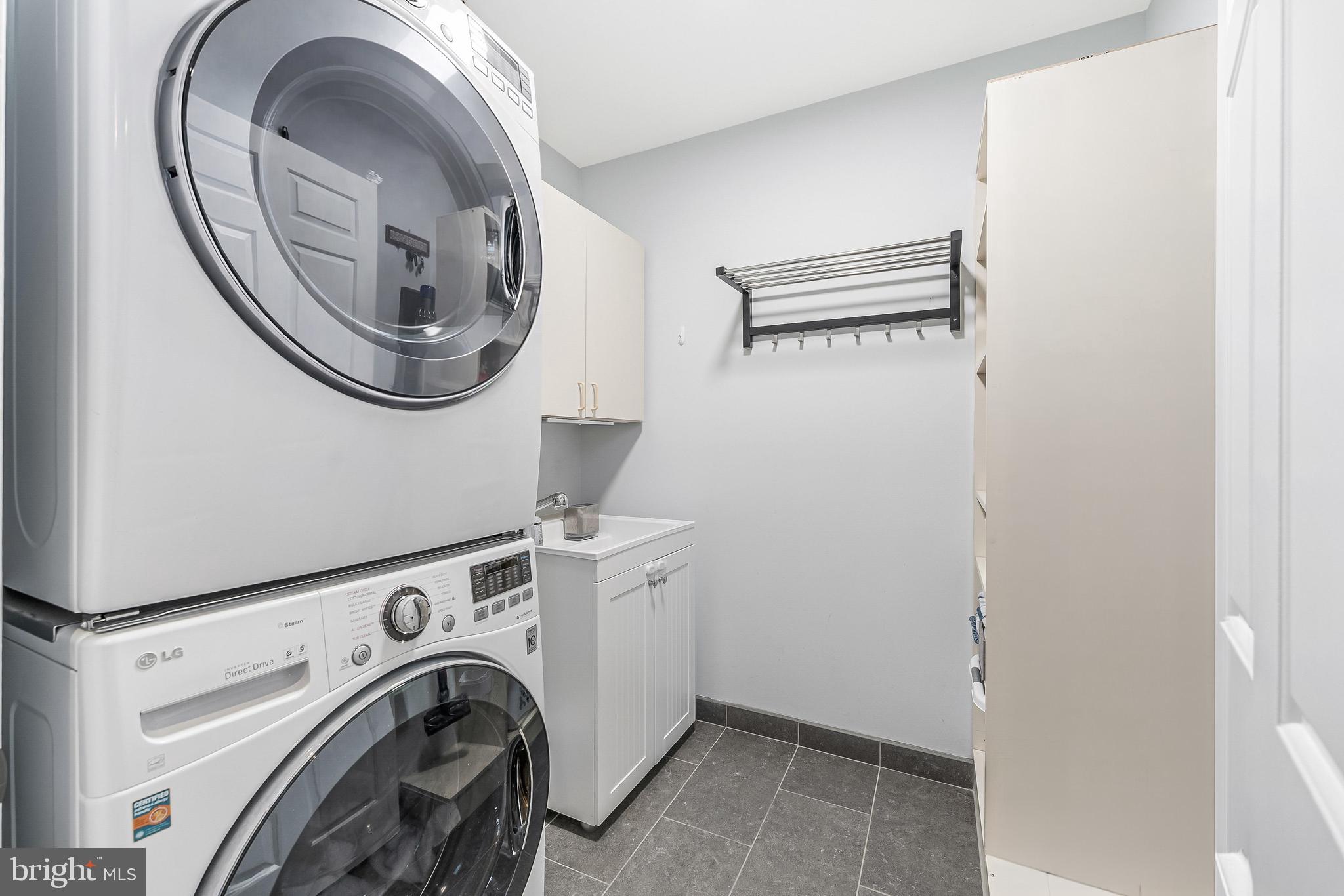 HAMPTONS OF MCLEAN - Residential