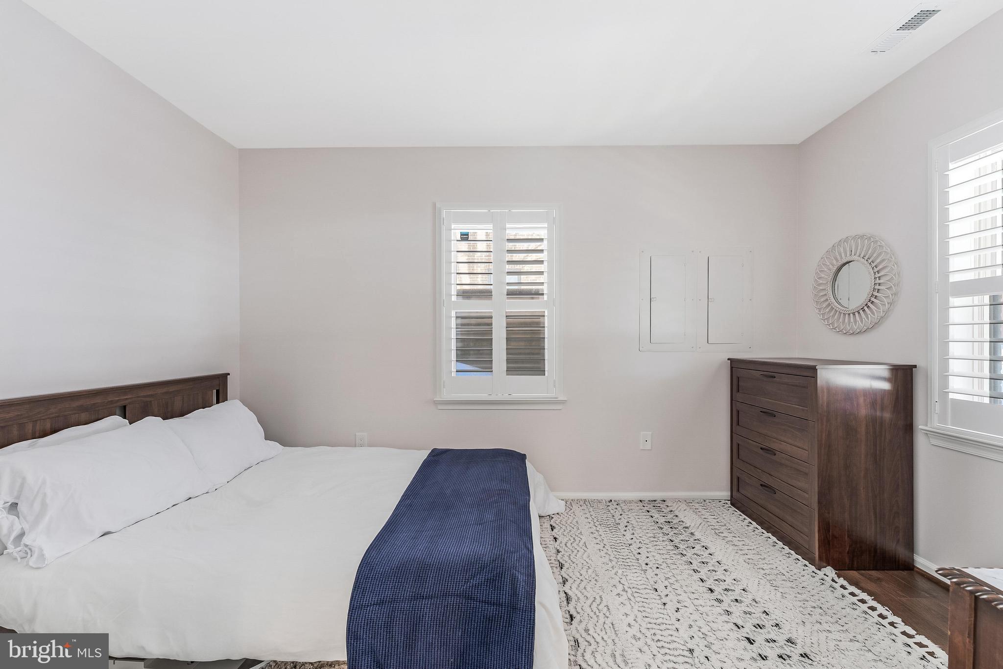 HAMPTONS OF MCLEAN - Residential