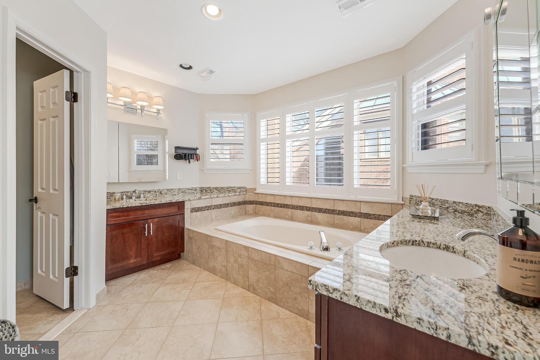 HAMPTONS OF MCLEAN - Residential