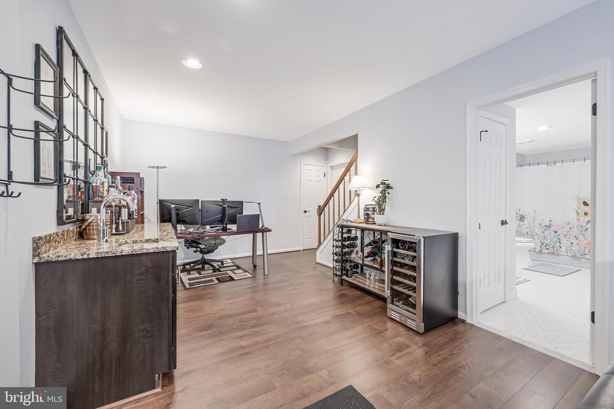 HAMPTONS OF MCLEAN - Residential