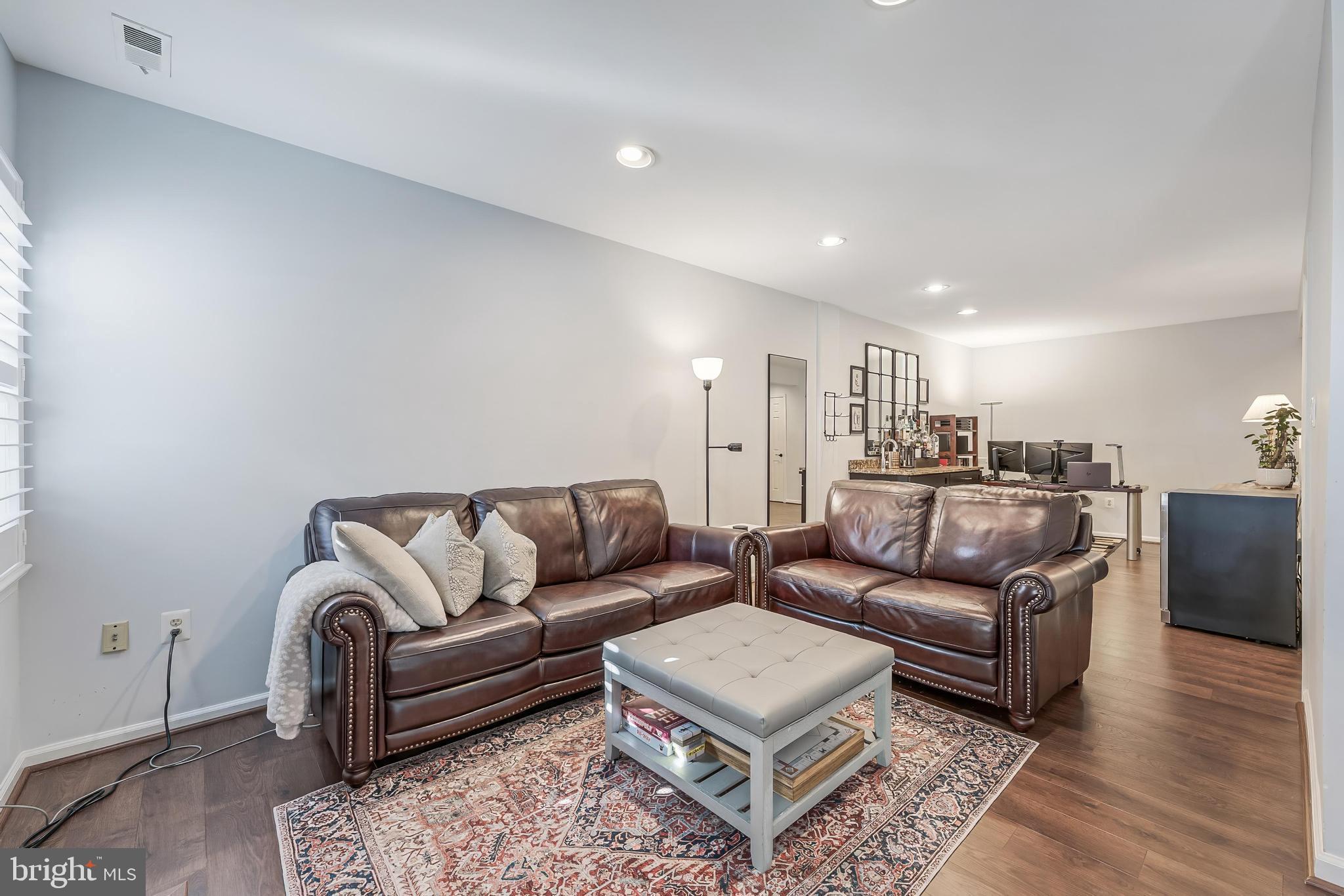 HAMPTONS OF MCLEAN - Residential