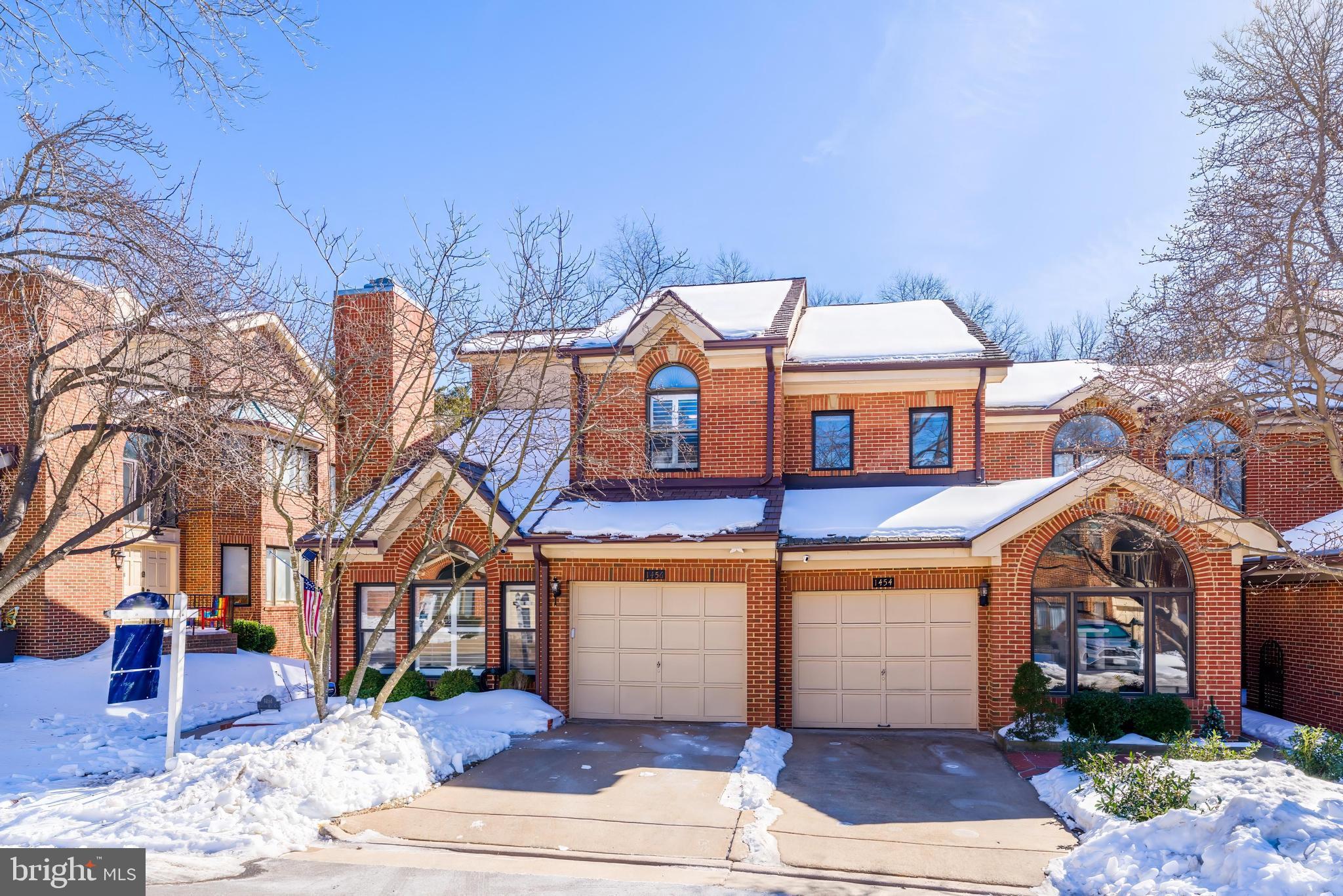 HAMPTONS OF MCLEAN - Residential