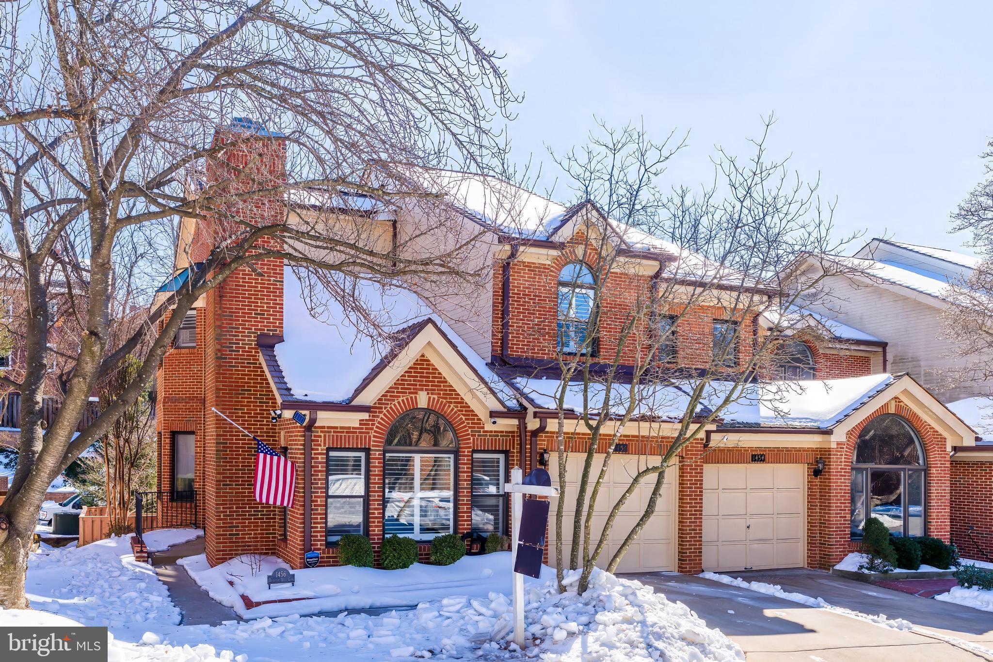 HAMPTONS OF MCLEAN - Residential