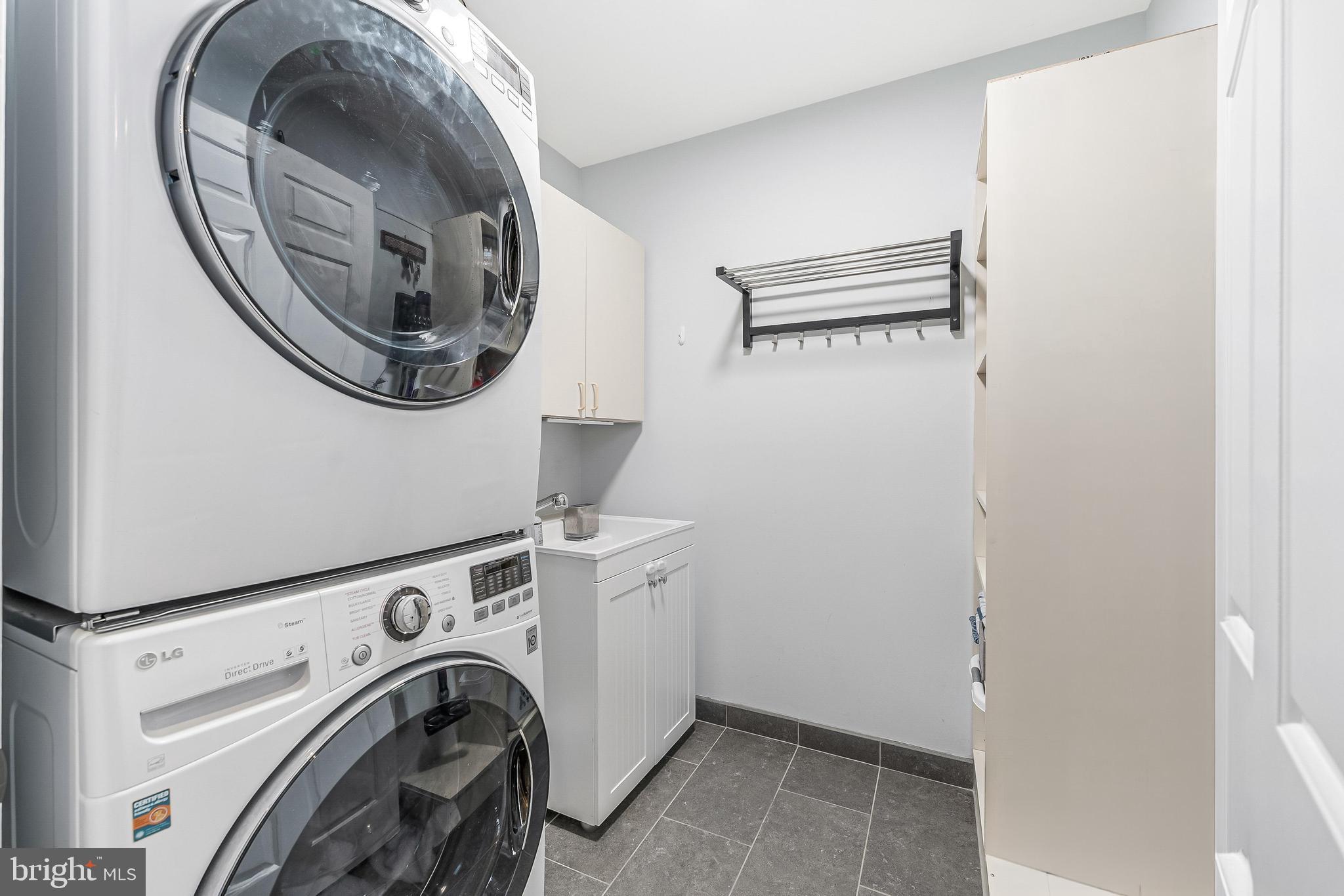 HAMPTONS OF MCLEAN - Residential