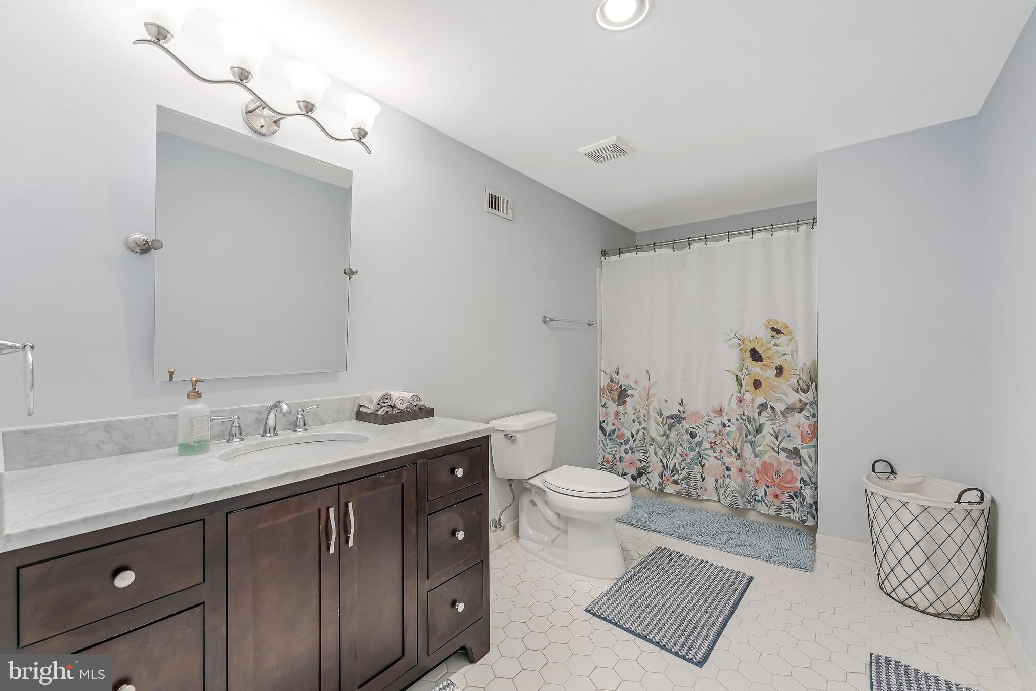 HAMPTONS OF MCLEAN - Residential