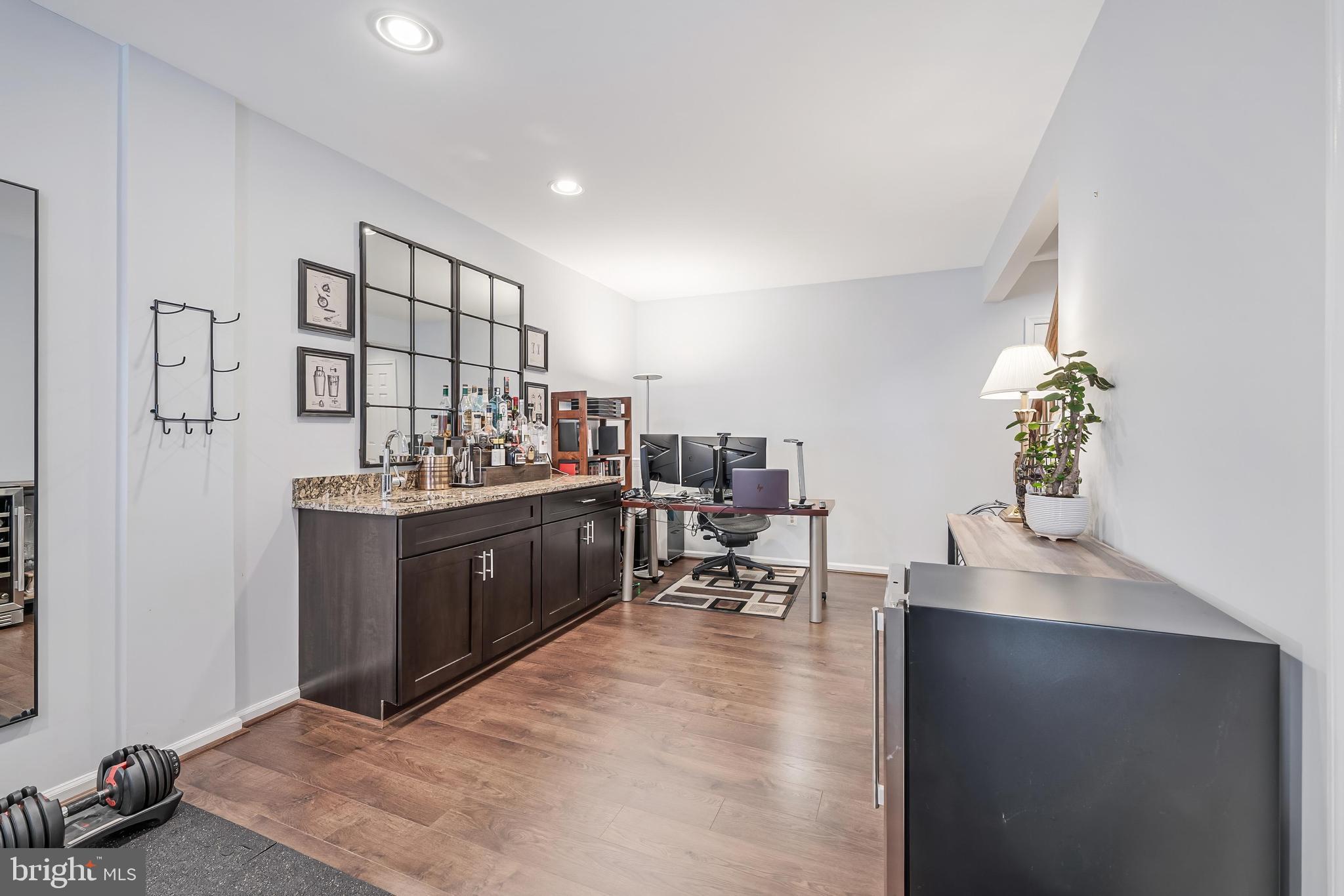 HAMPTONS OF MCLEAN - Residential