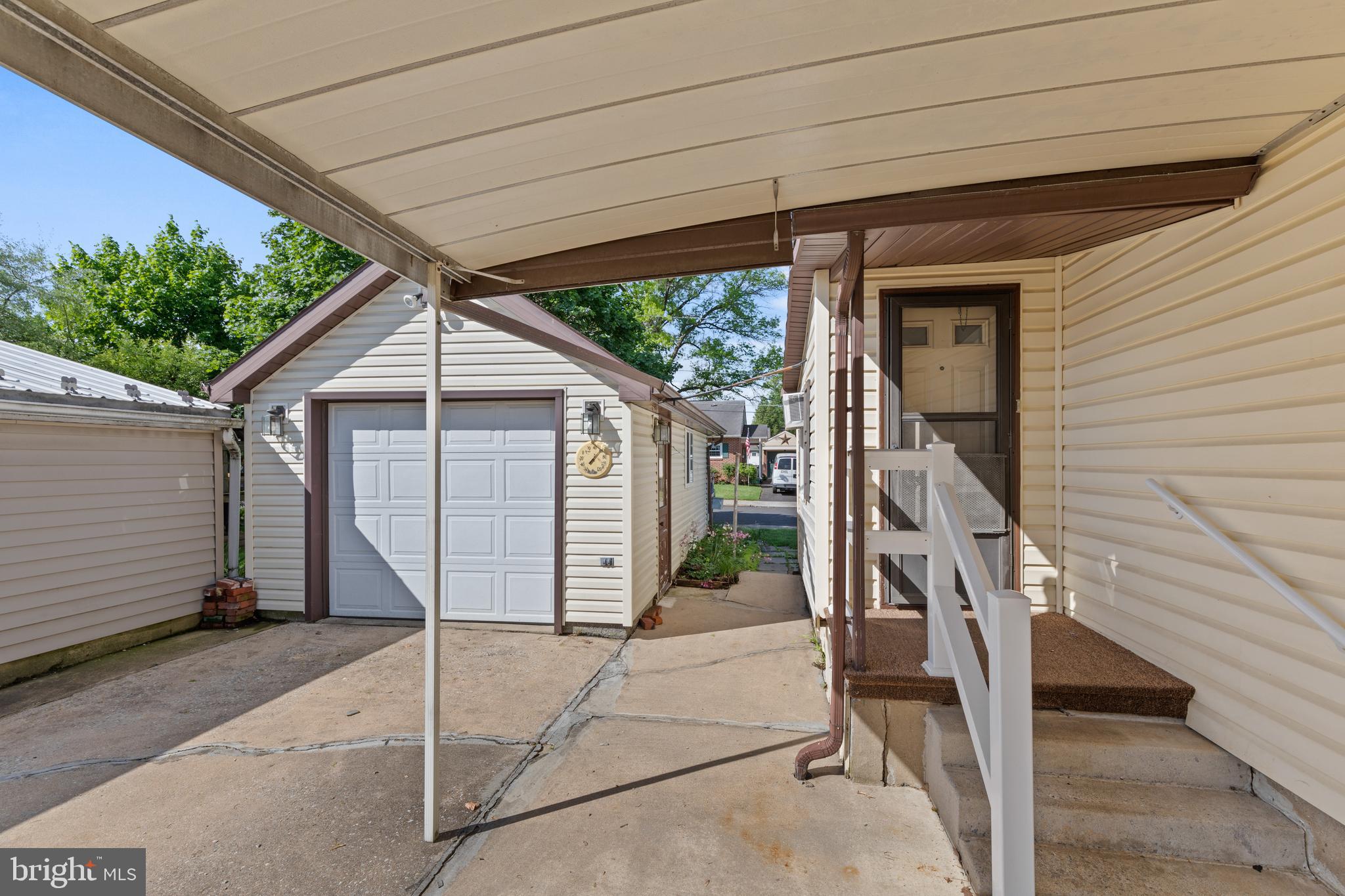 39 N CLAY STREET