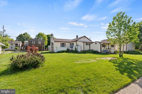 Photo of 39 N Clay Street, MANHEIM, PA 17545 (MLS # PALA2069698)