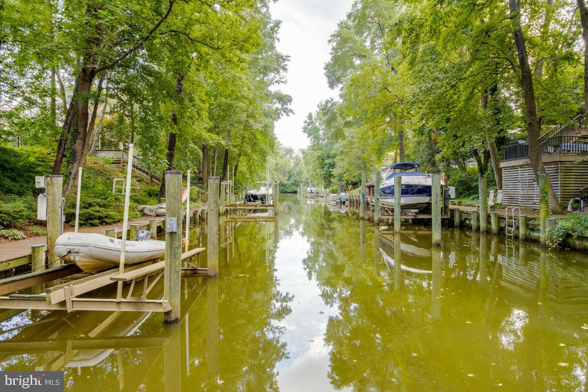 WHITEHALL MANOR - Residential