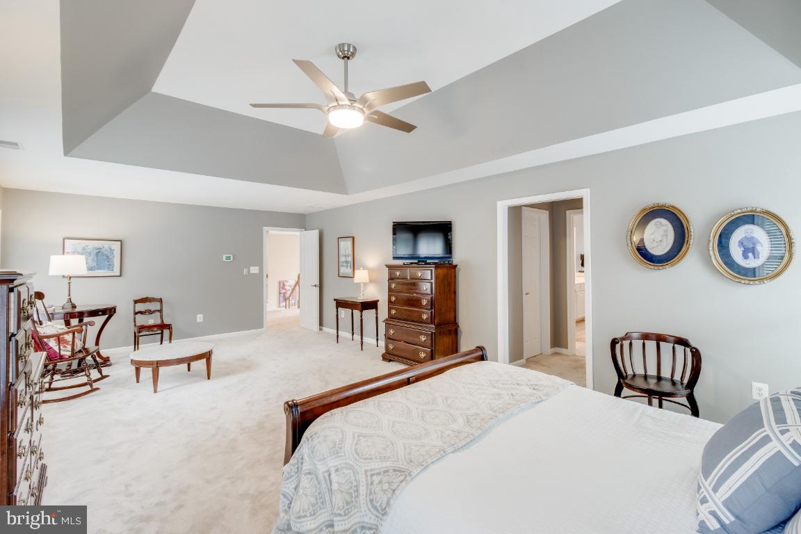 WHITEHALL MANOR - Residential