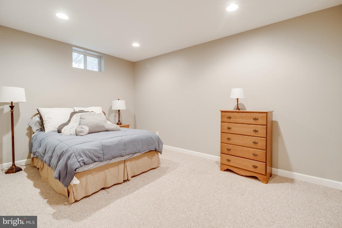 WHITEHALL MANOR - Residential