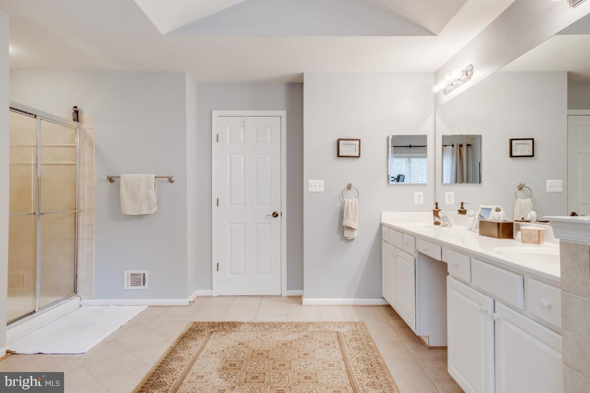 WHITEHALL MANOR - Residential