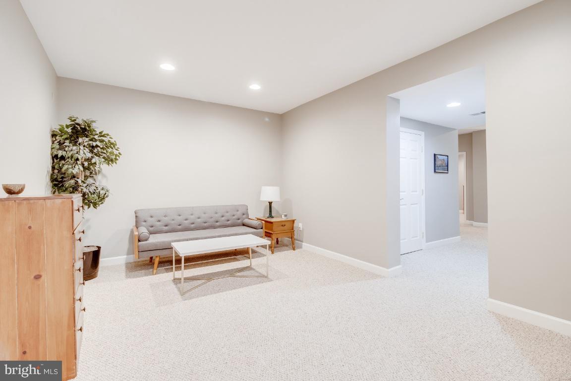 WHITEHALL MANOR - Residential