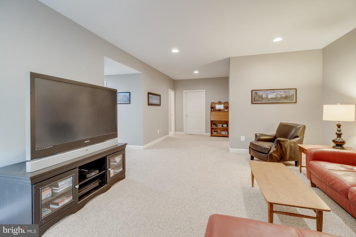 WHITEHALL MANOR - Residential