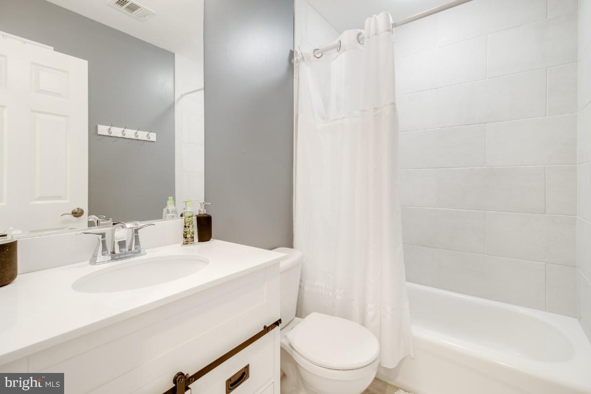 WHITEHALL MANOR - Residential