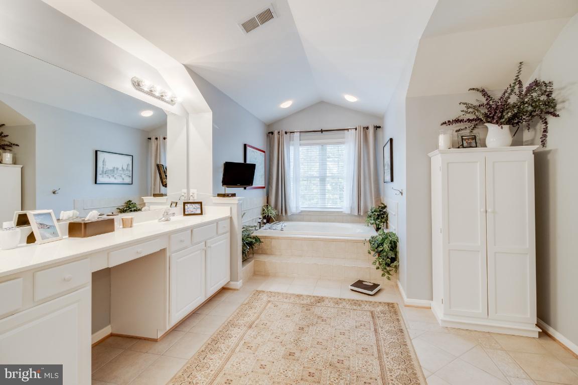 WHITEHALL MANOR - Residential