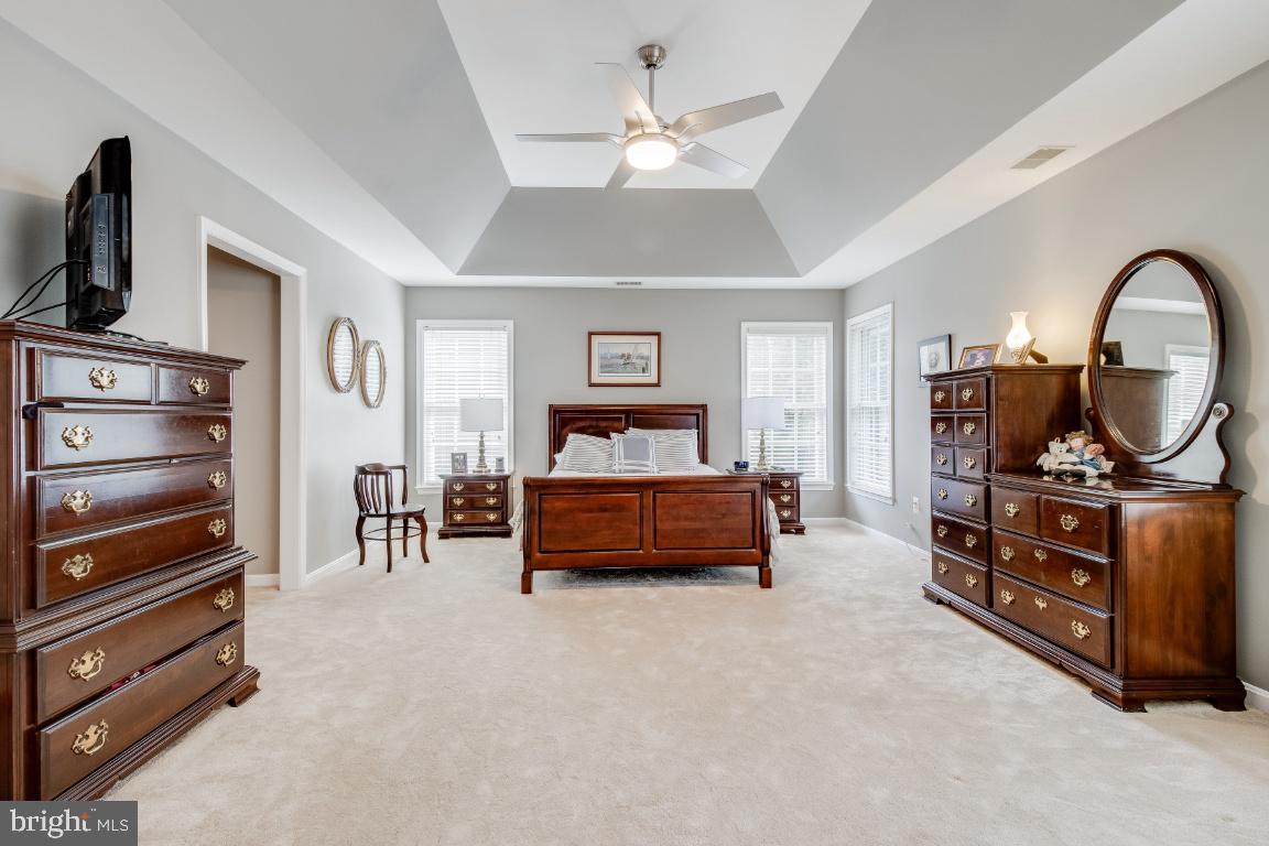 WHITEHALL MANOR - Residential