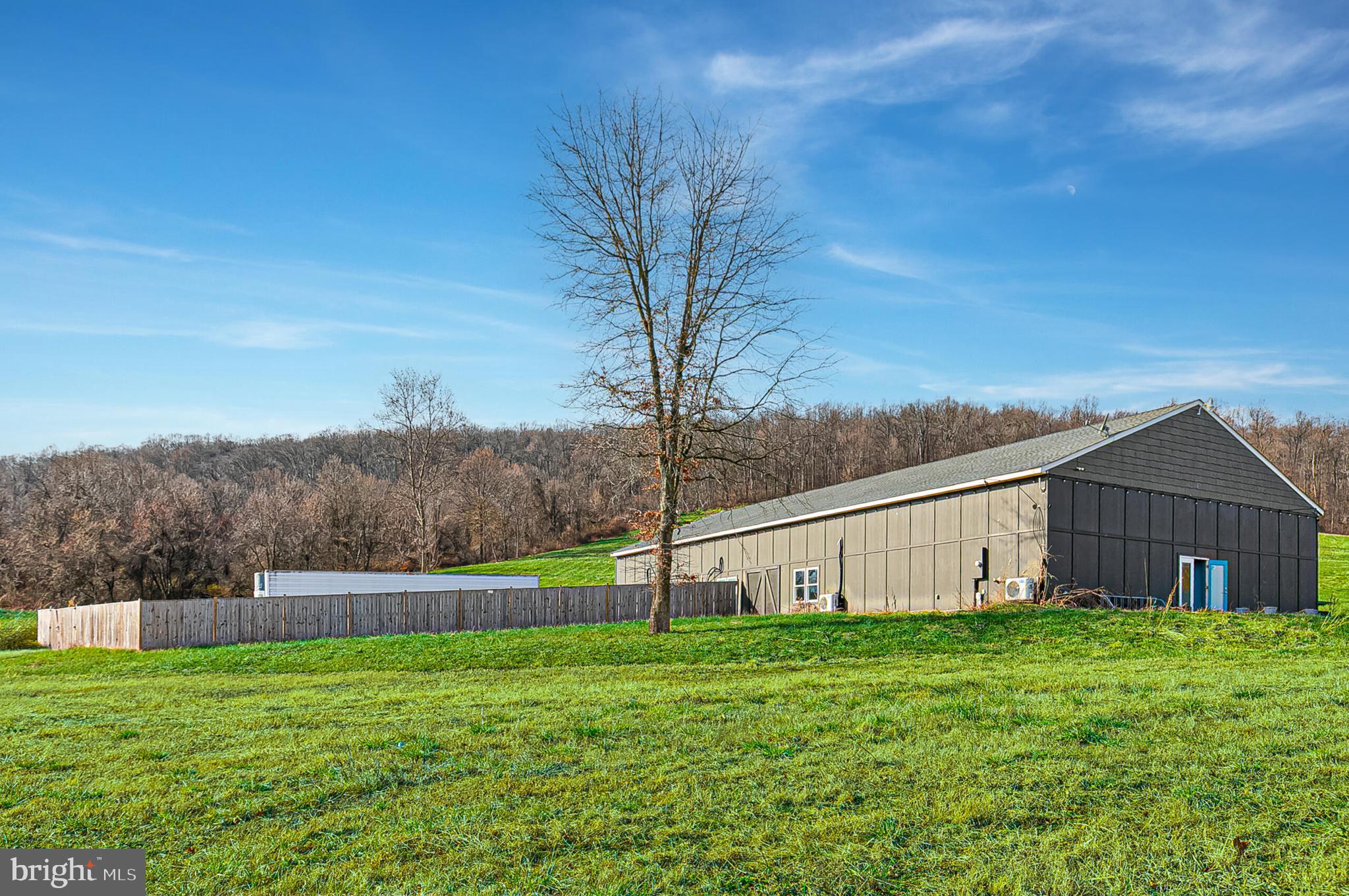 ROUND HILL - Residential