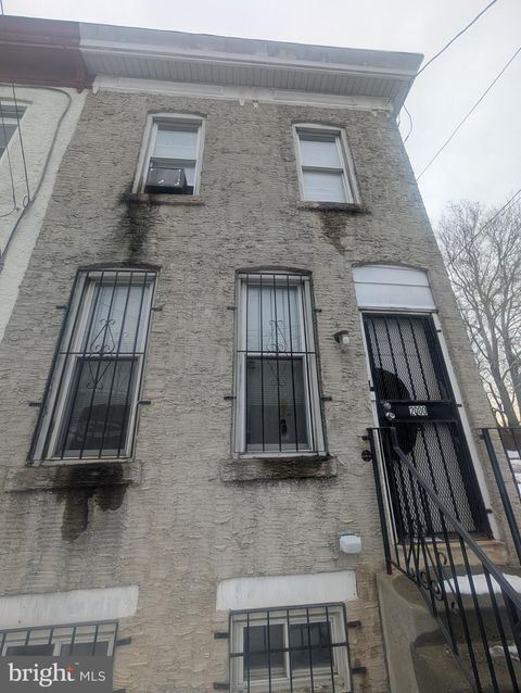 Townhouse For Sale - 2000 Cooper Street<br/> CAMDEN, NJ 08105