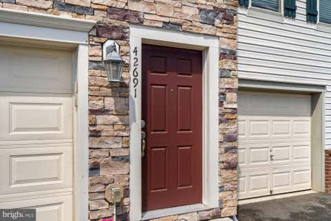 Townhouse For Rent - 42691 Galbraith Square<br/> BROADLANDS, VA 20148