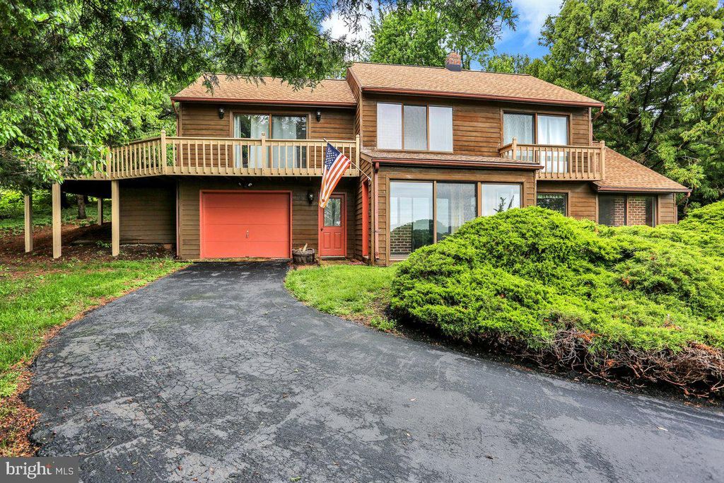 Photo of 55 Karen Court, LITITZ, PA 17543 (MLS # PALA2070194)