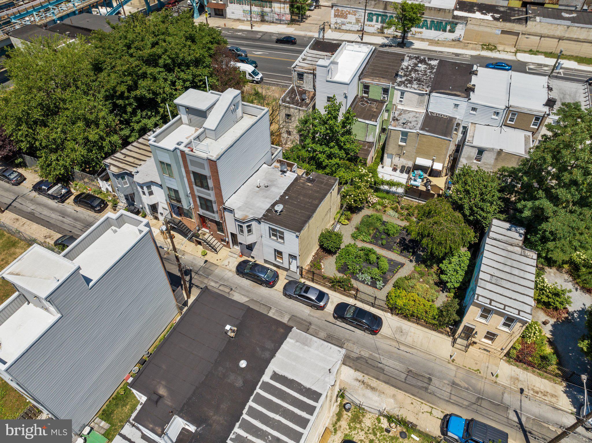 EAST KENSINGTON - Residential