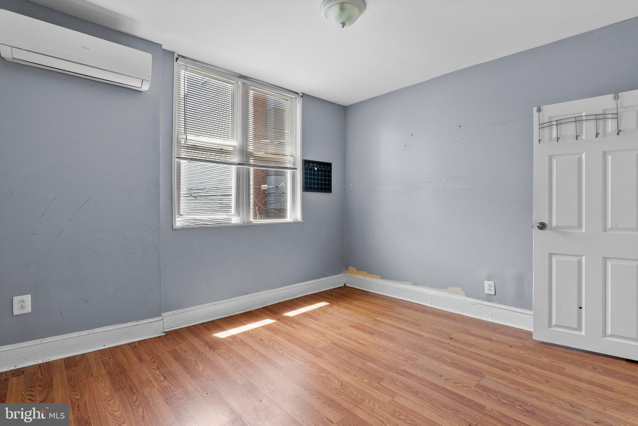 EAST KENSINGTON - Residential