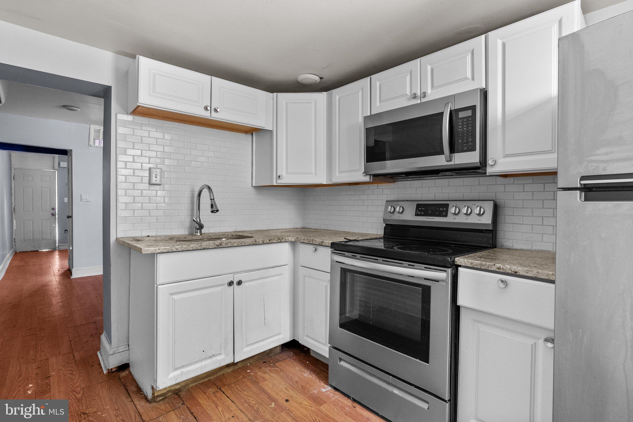 EAST KENSINGTON - Residential