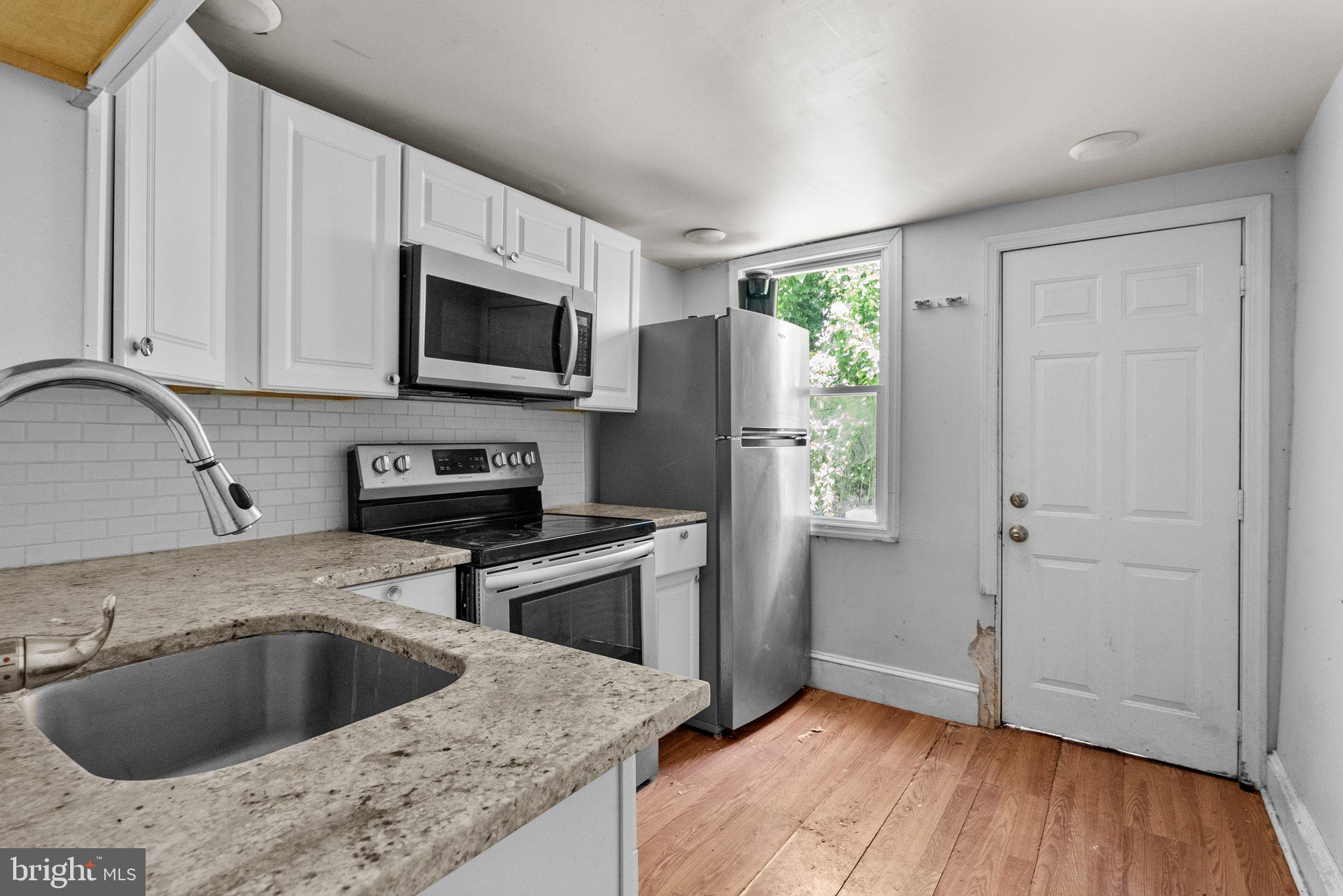 EAST KENSINGTON - Residential