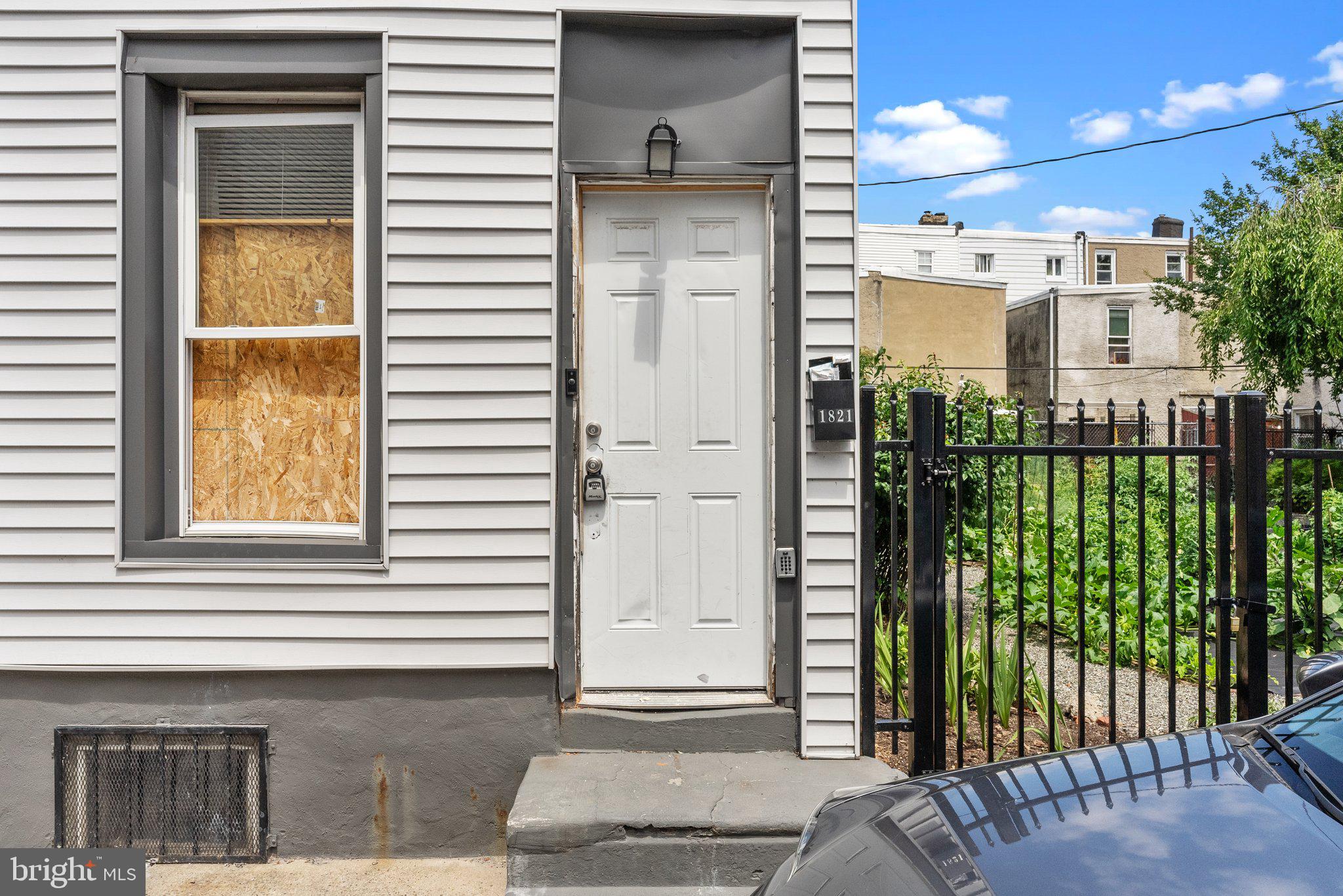 EAST KENSINGTON - Residential