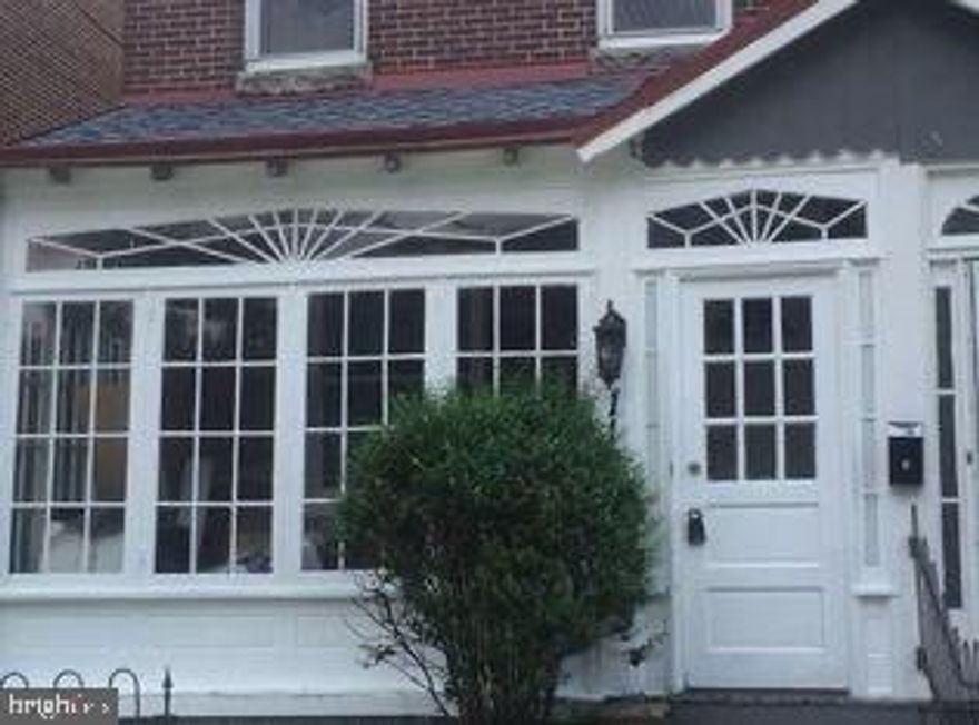 Welcome to 120 Francis Street, a well-kept and inviting home offering comfort, style, and convenience. This unit features 1 spacious bedrooms and 1 full bath finished with marble-like tile and a tub/shower combination. The bright and functional kitchen is complete with white cabinetry, a white sink, and plenty of counter space for meal preparation. Oversized windows throughout the home allow natural light to pour in, creating a warm and welcoming atmosphere. Located in a convenient Darby neighborhood, this property provides easy access to local shops, dining, public transportation, and major roadways.
Don’t miss this opportunity to make 120 Francis Street your new home!