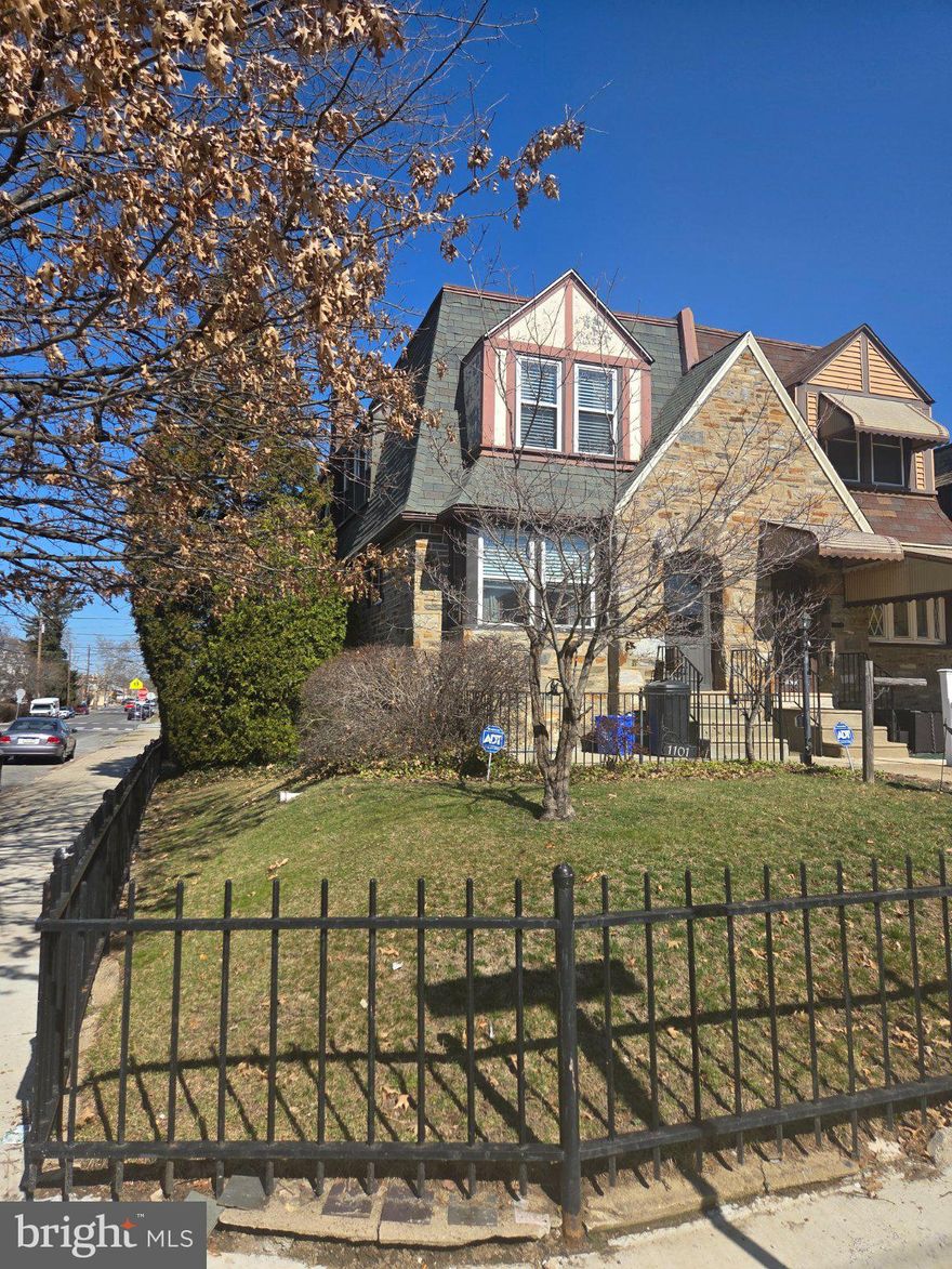 Newly available twin home in Northwood section of Northest Philadelphia.
Including the in-law suite in finished basement, there are 4 bedrooms and 3 full bathrooms.
Ceiling fans are installed in 3 bedrooms, the dining room and kitchen.
New mechanicals (furnace, hot water heater, etc.) installed/serviced within the past 6 years, some still under warranty.
This is a corner property so there is ample parking, including driveway behind house with rear entrance to house.