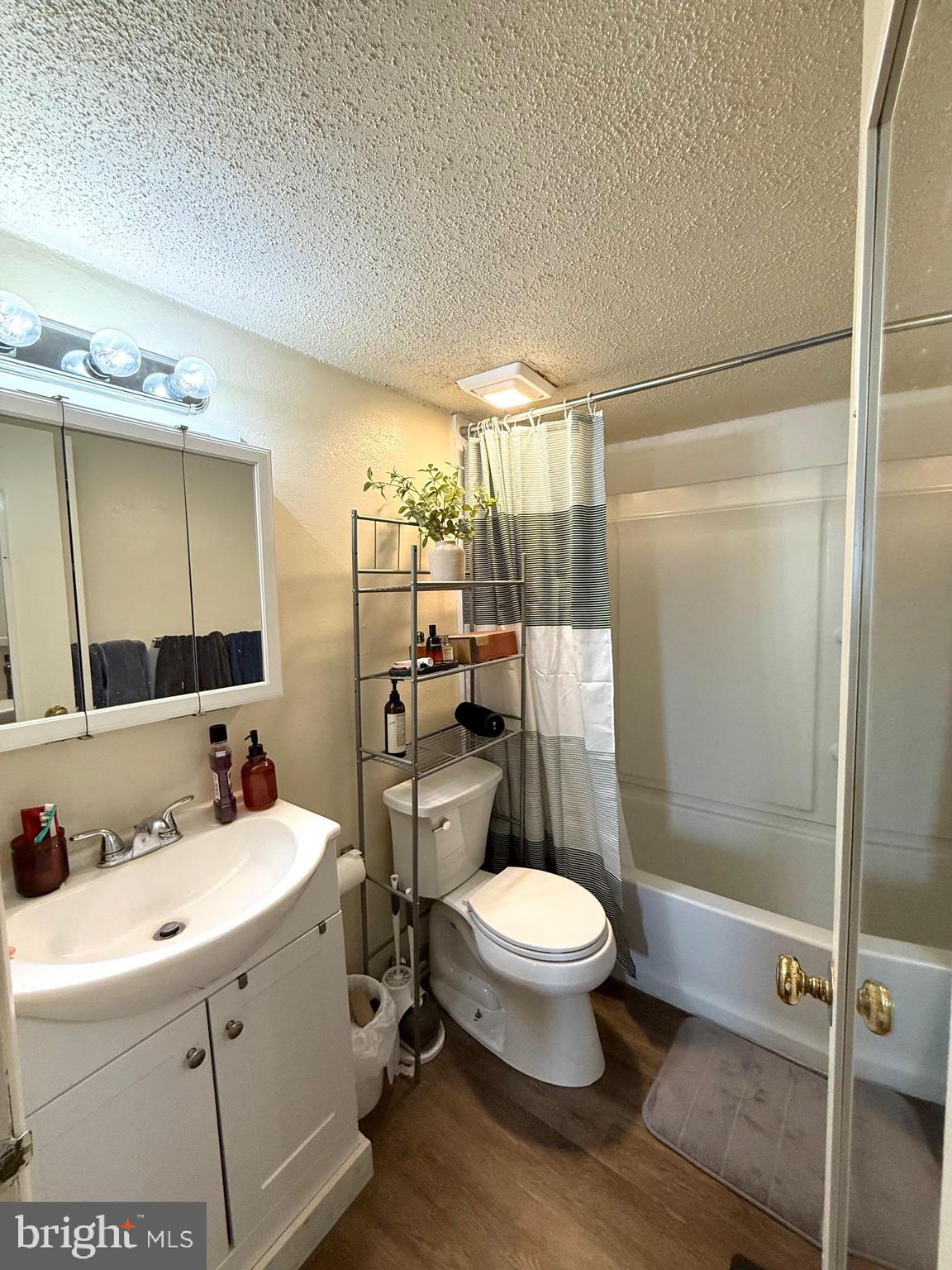 UNIVERSITY TOWERS - Residential