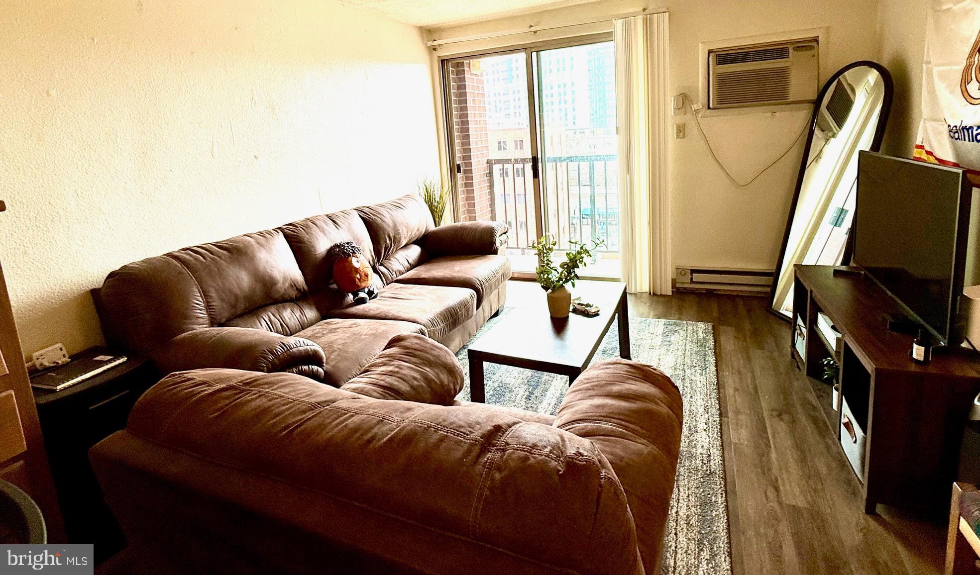 UNIVERSITY TOWERS - Residential