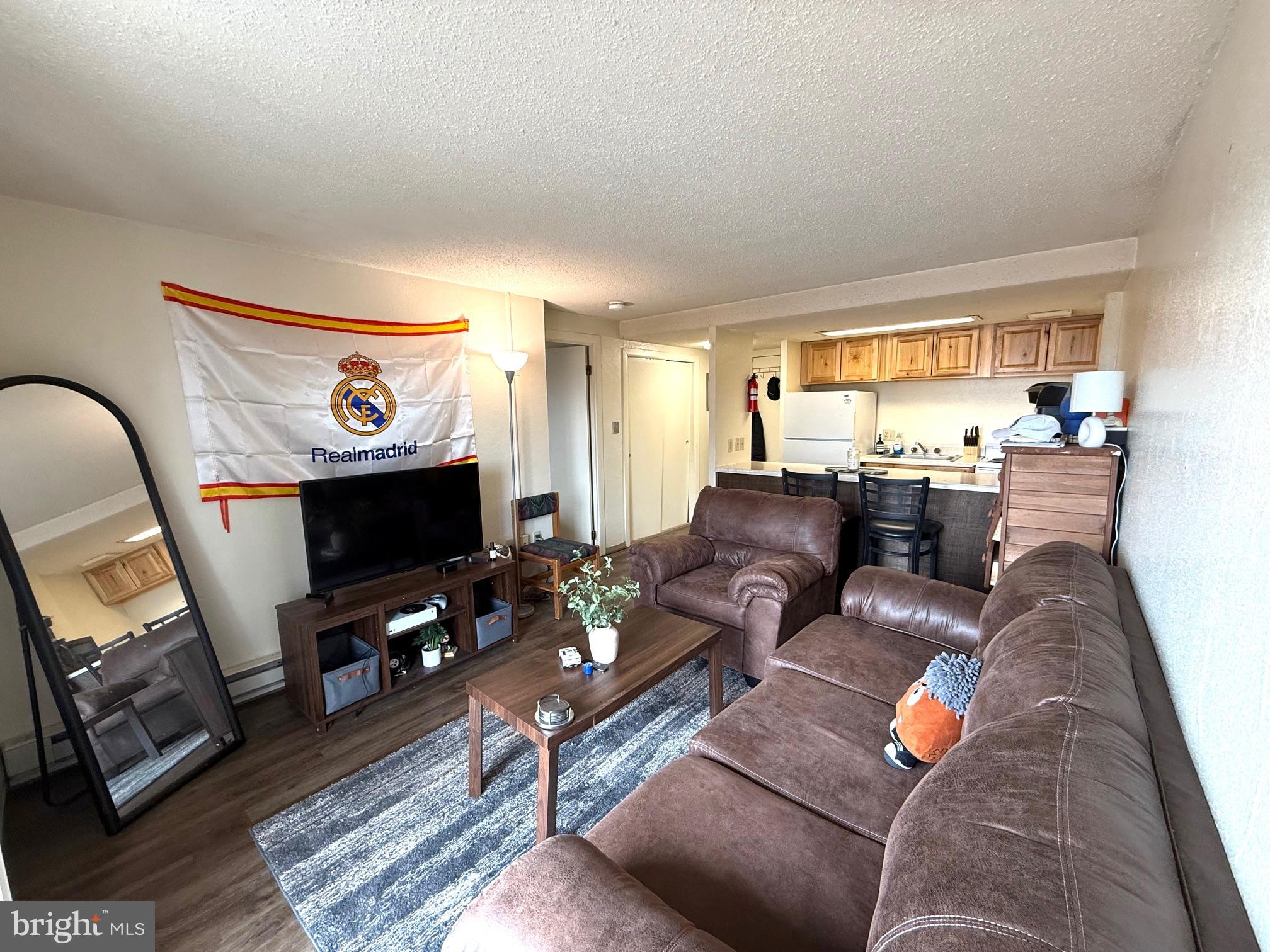 UNIVERSITY TOWERS - Residential