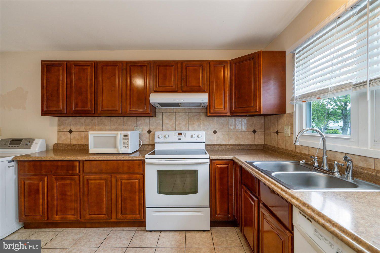 CHADWICK MANOR - Residential