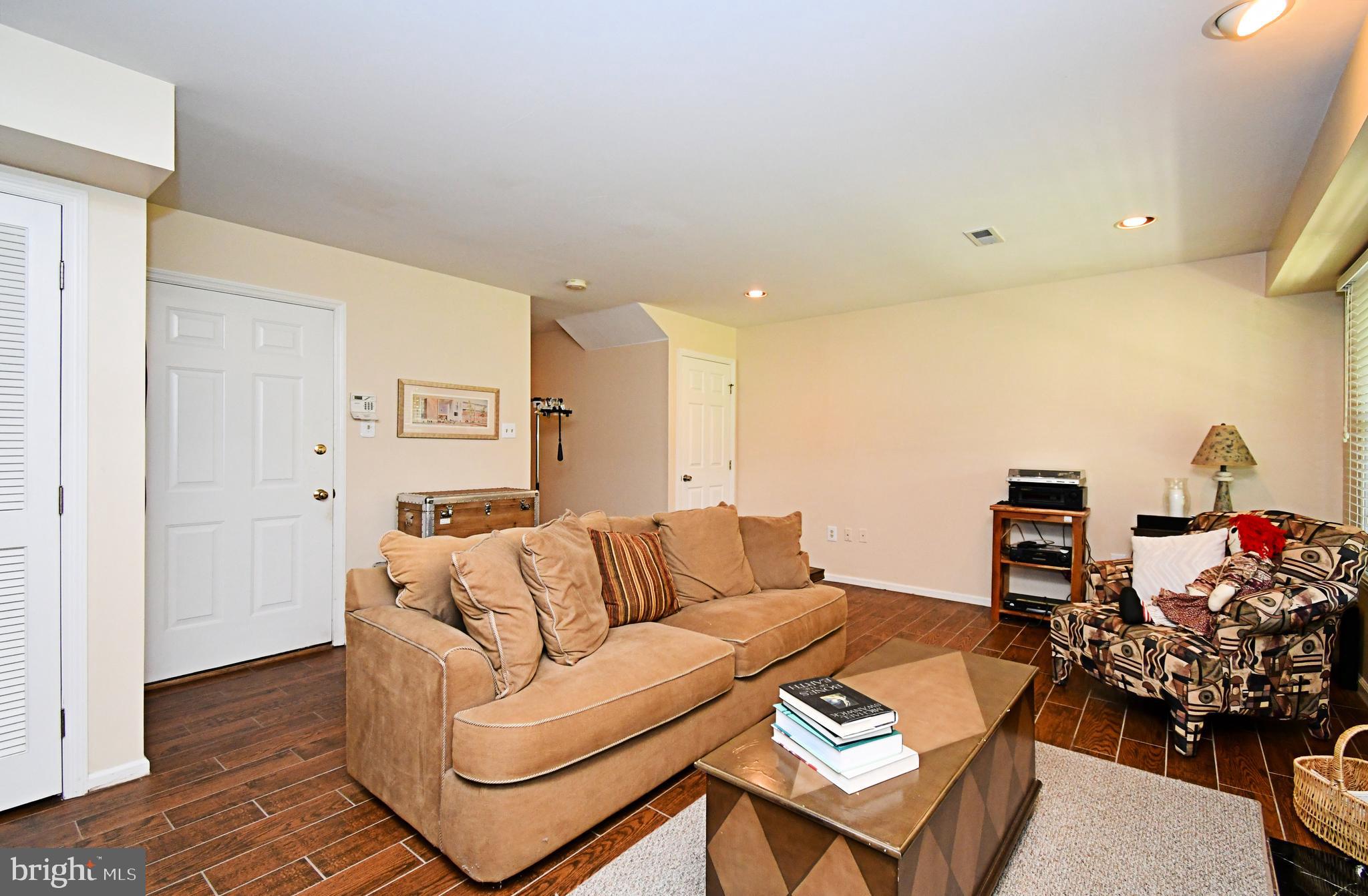 CLUB VIEW MANOR - Residential